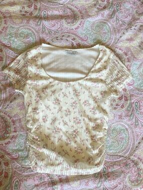Shabby Chic Women’s White Floral Scoop Neck Top